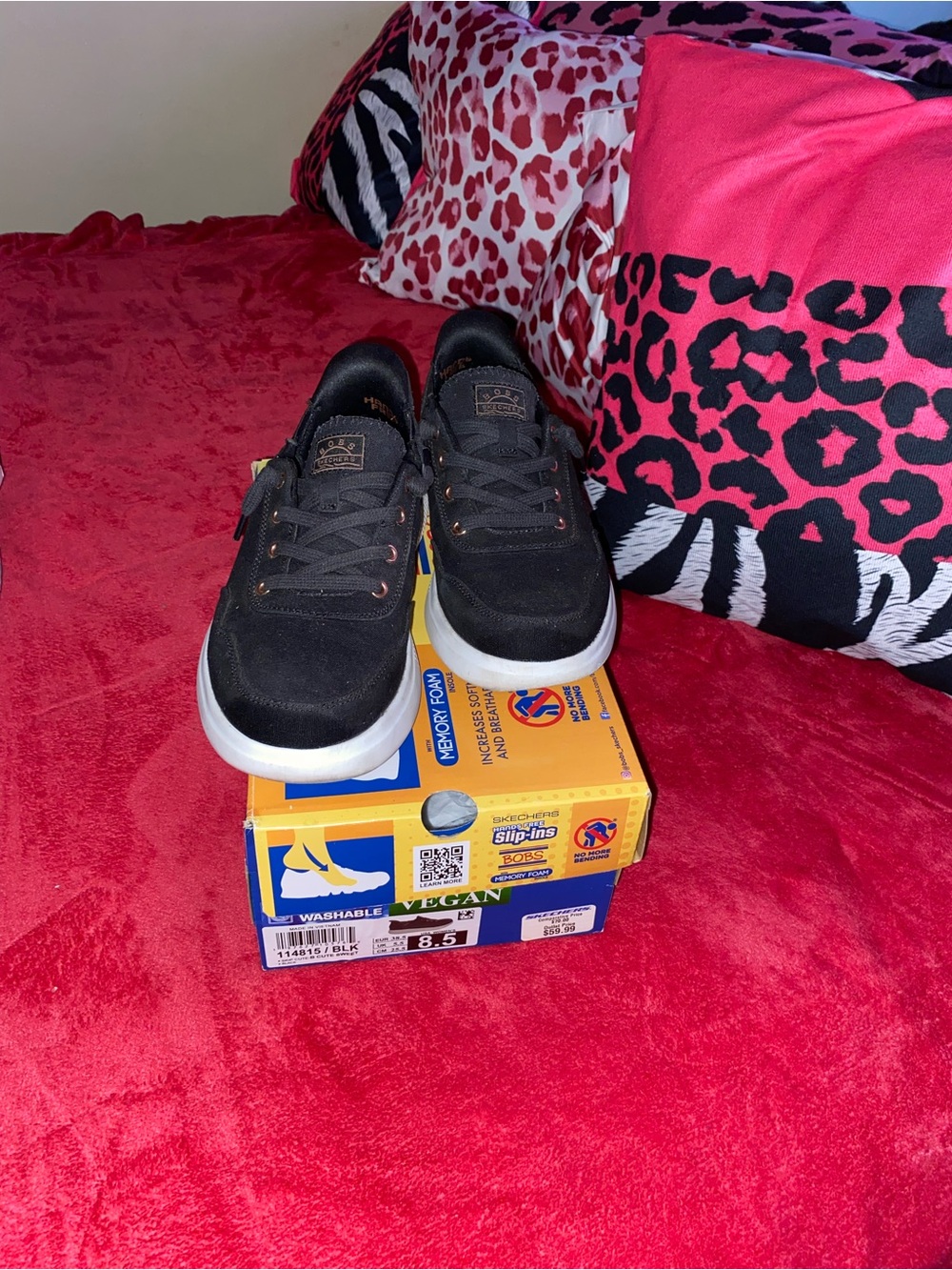 Black Casual Skate Sneakers with White Sole